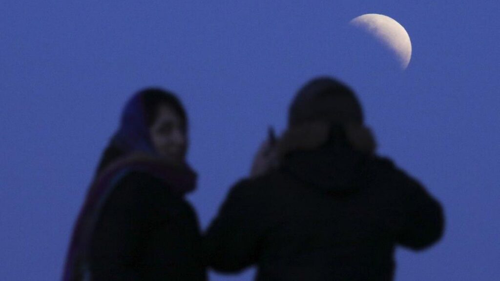 Gerhana Bulan Sebagian Tutupi 96 Persen Permukaan Bulan