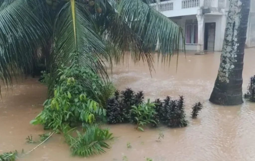 Bencana Hidrometeorologi Terjang Padang Pariaman Akses Jalan Lumpuh