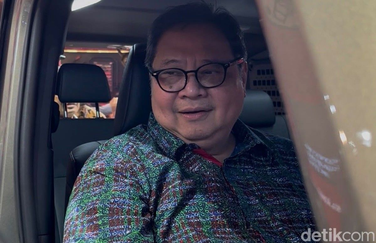 Airlangga Hartarto Tinjau Toyota Land Cruiser FJ di GIIAS 2026