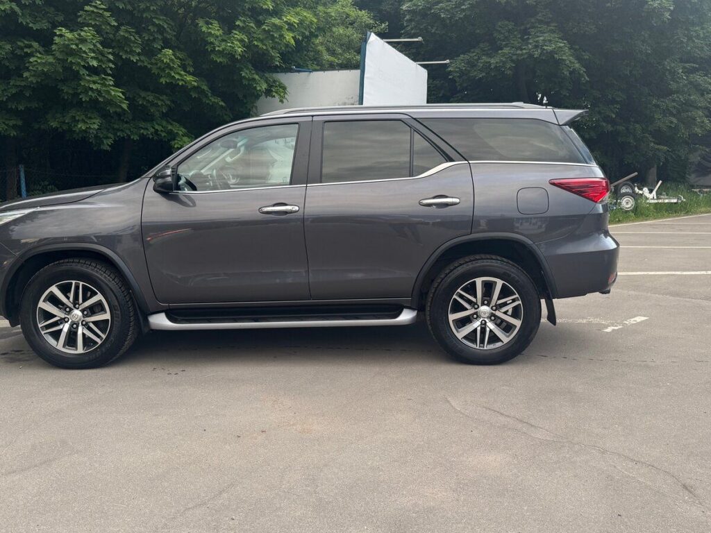Toyota Fortuner G 2020 Bekas Jadi Pilihan SUV Diesel Handal