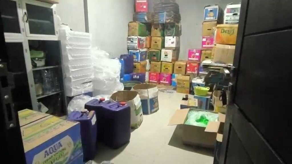 Polsek Cileungsi Pembongkar Pabrik Minuman Keras Ilegal di Sukaraja