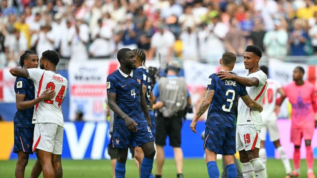 Lucas Digne Pakai Jersey Real Madrid Jelang Kepindahan ke PSG