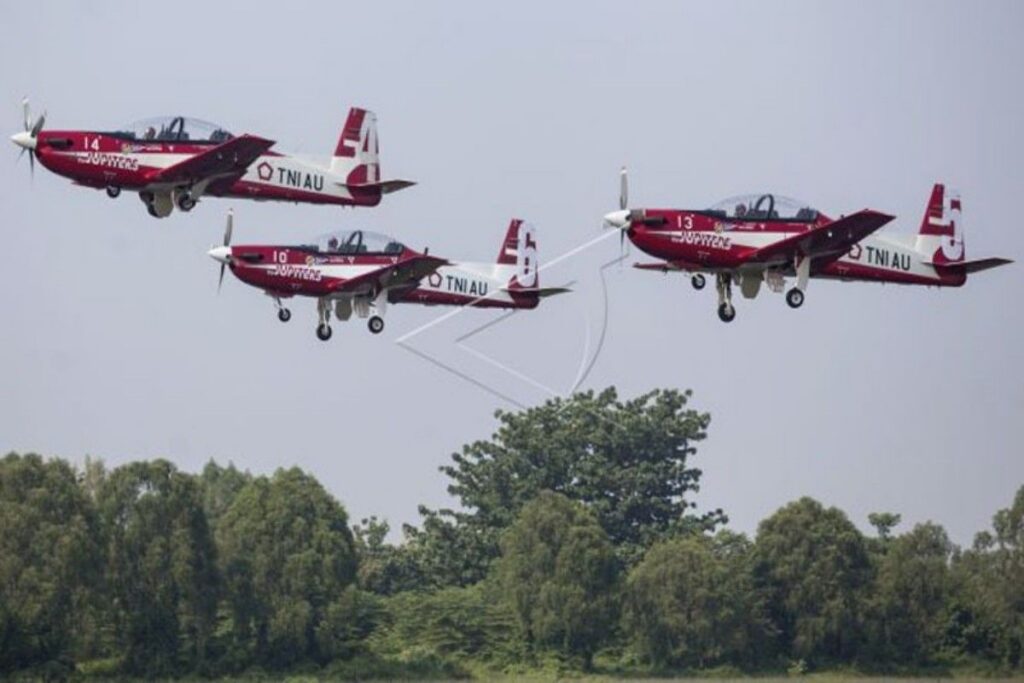 81 Pesawat Ikuti Latihan Demo Udara HUT ke-81 RI di Jakarta