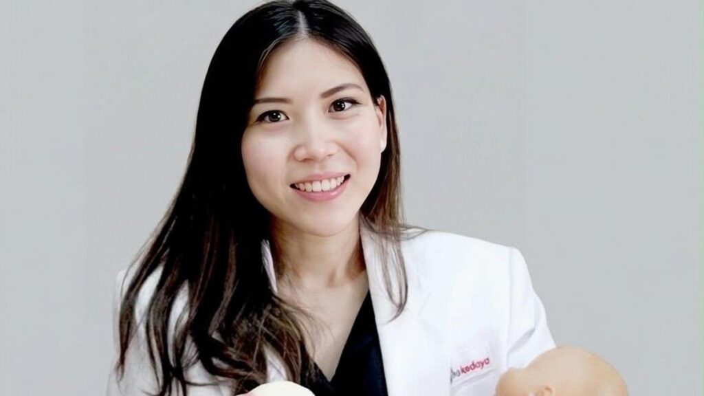 Dokter Laktasi Mengubah ASI Menjadi Perhiasan Kenangan Ibu
