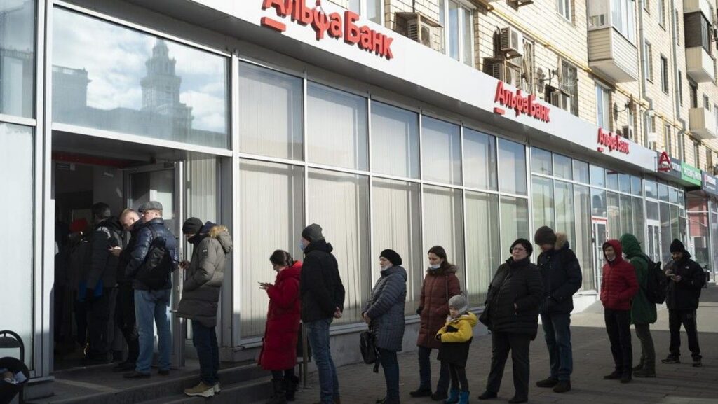Sektor Perbankan Rusia Hadapi Tekanan Likuiditas Rubel