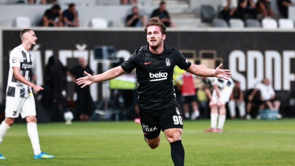 Semih Kilicsoy Antar Besiktas Tekuk Hradec Kralove di Liga Eropa