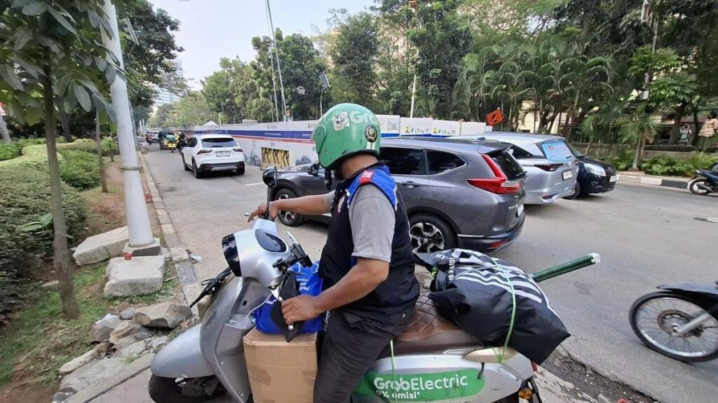 Gedung Bapenda DKI Jakarta Terbakar Saat Kurir Kirim Paket
