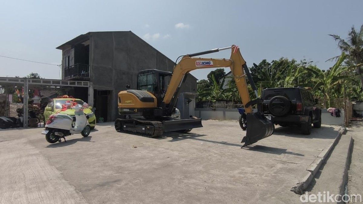 Pria Grobogan Beri Mahar Ekskavator dan Mobil Mewah Rp2 Miliar