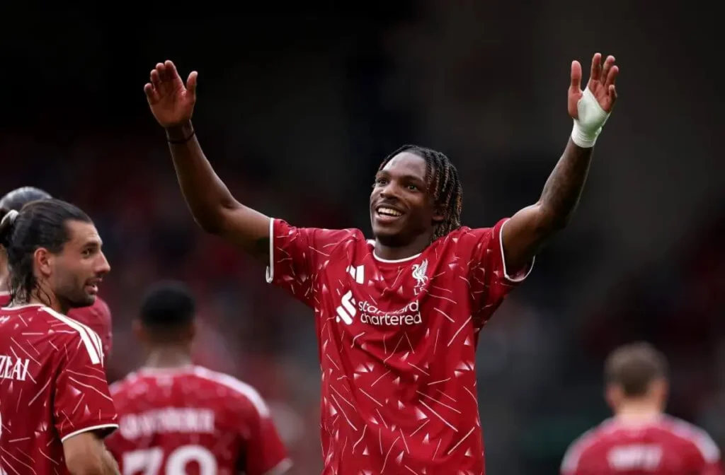 Liverpool Tundukkan Como Dua Gol Tanpa Balas di Anfield