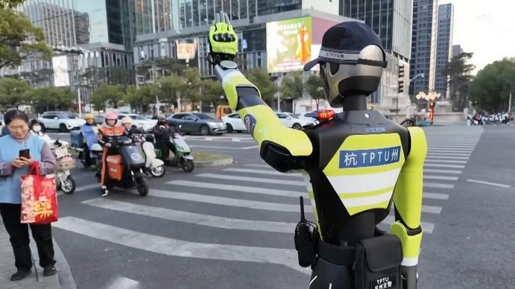 Hangzhou Uji Coba Robot Humanoid SUPCON Pengatur Lalu Lintas