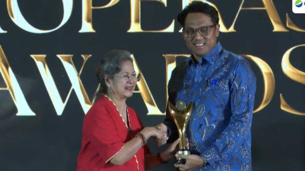 Bank Mandiri Terima Penghargaan Bakti Koperasi Pradana Nayaka di Kemenkop Awards 2026