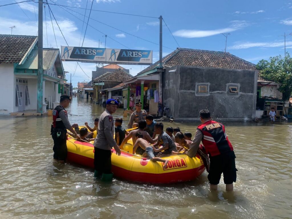 Banjir Terjang Kota Padang Merendam Ribuan Rumah di 15 Titik