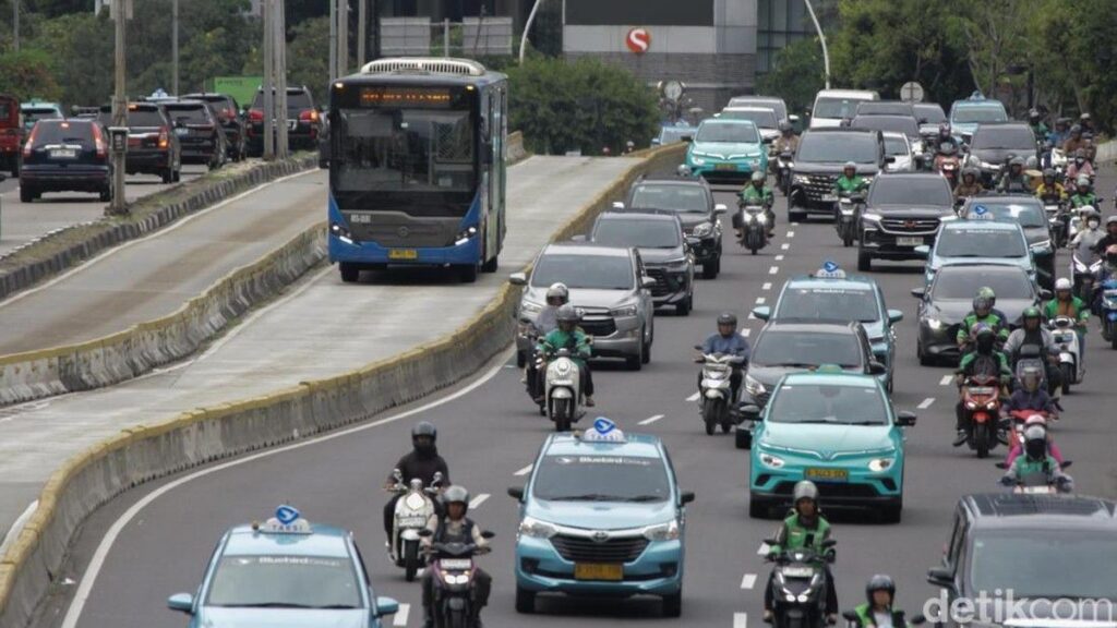 TransJakarta Minta Maaf Usai Penumpang Turun Bus di Kampung Melayu