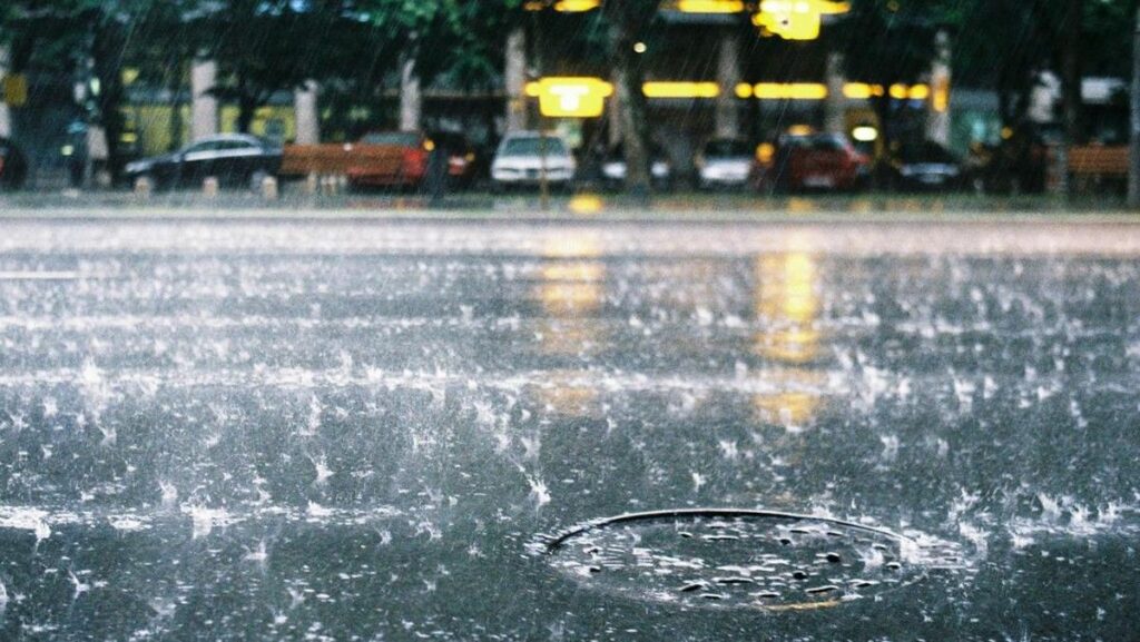 BMKG Prediksi Hujan Lebat Disertai Petir di Wilayah Jabodetabek Malam Ini