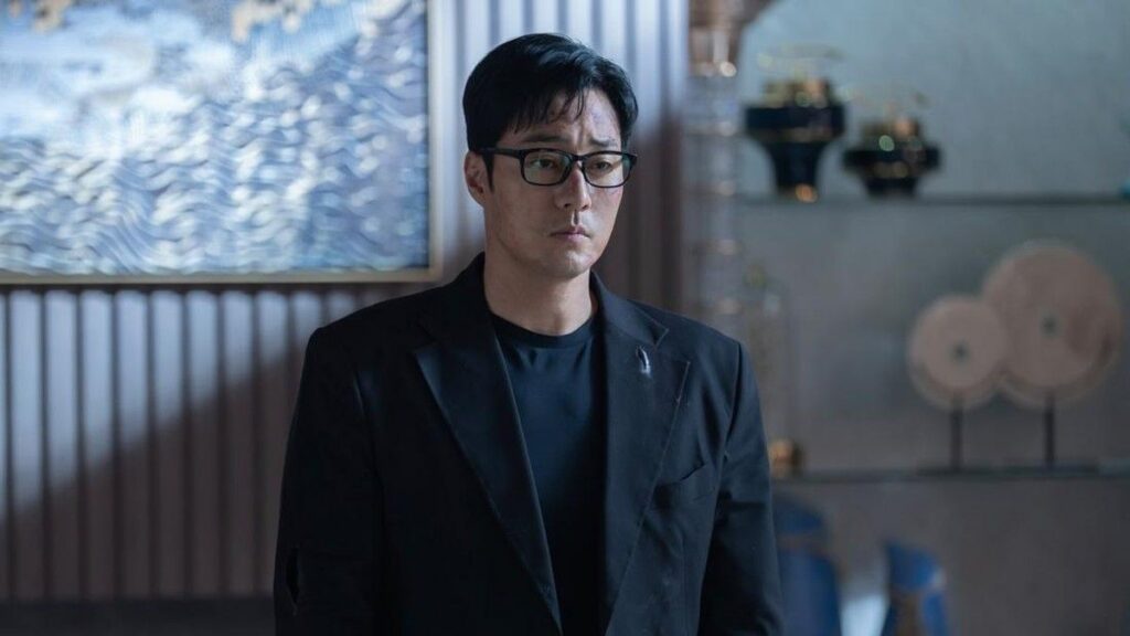 So Ji Sub Beri Hadiah Emas untuk Kru dan Pemeran Agent Kim Reactivated