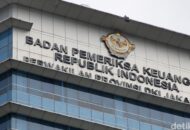 Mendagri Meninjau Posko Pengungsi Gempa dan Serahkan Bantuan di Nagekeo