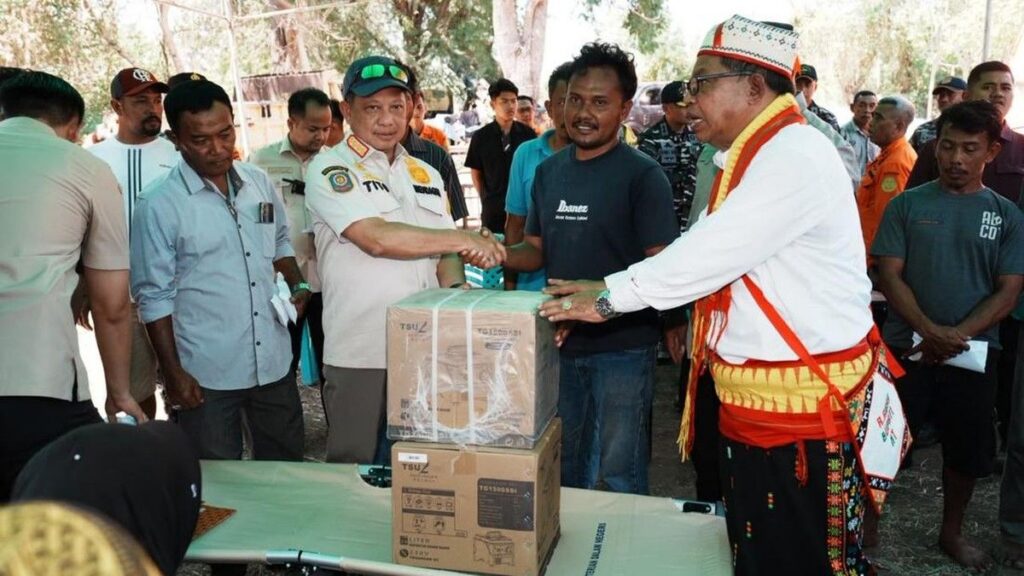 Kemendagri Salurkan Tali Asih Korban Gempa Manggarai Timur