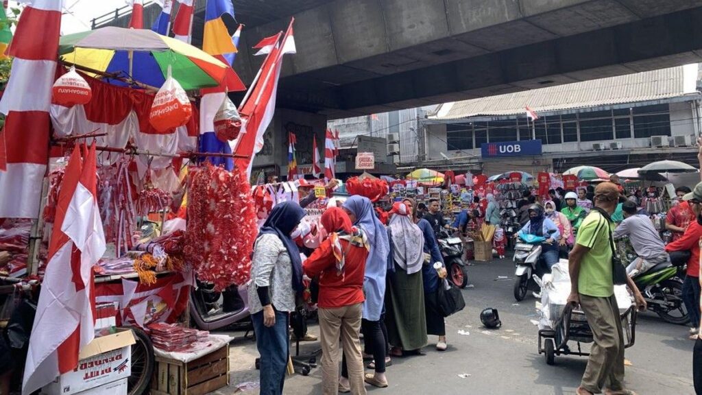 Warga Memadati Pasar Asemka Memburu Hadiah Lomba Kemerdekaan