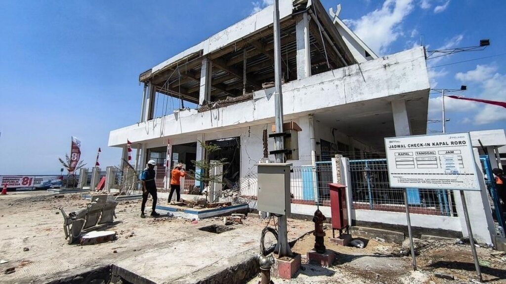 Pemerintah Salurkan Bantuan Beras Rp 75,4 Miliar Pasca Gempa NTT