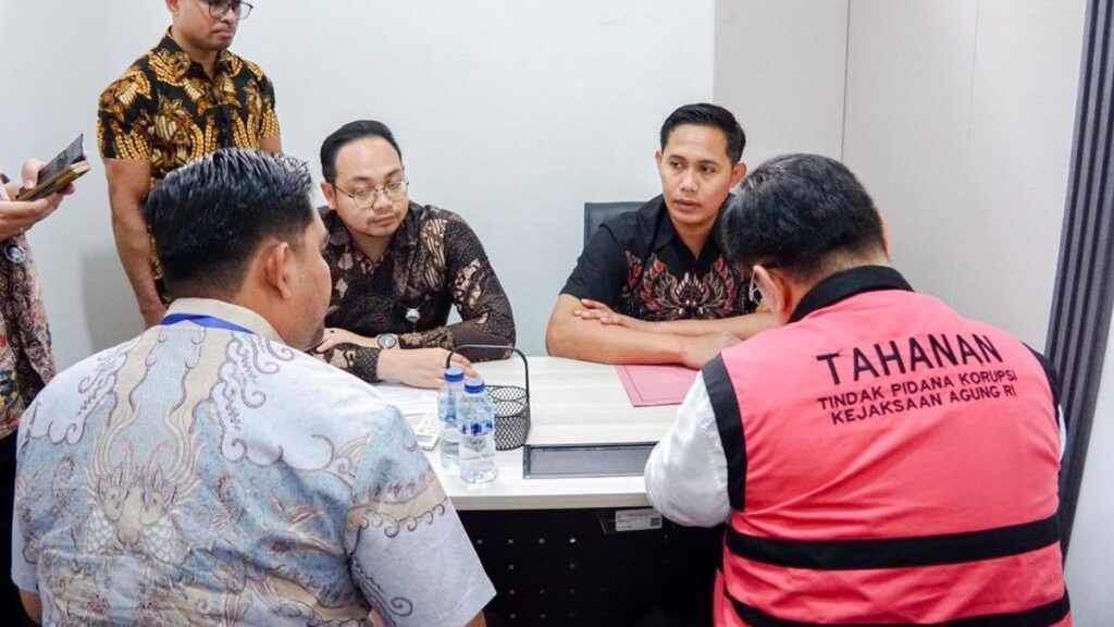 Kejagung Limpahkan Mantan Anggota Ombudsman Yeka Hendra ke Kejari Jakpus
