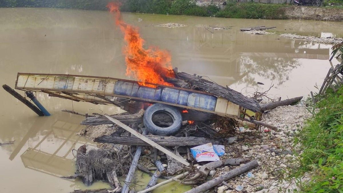 Polda Riau Musnahkan 11 Mesin Tambang Emas Ilegal di Kuansing