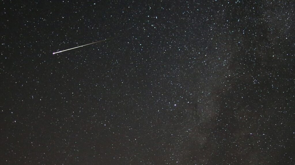 Hujan Meteor Perseid Puncaki Langit Agustus Bersamaan Bulan Baru