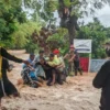 BPBD Evakuasi Warga Terdampak Banjir di Kota Padang