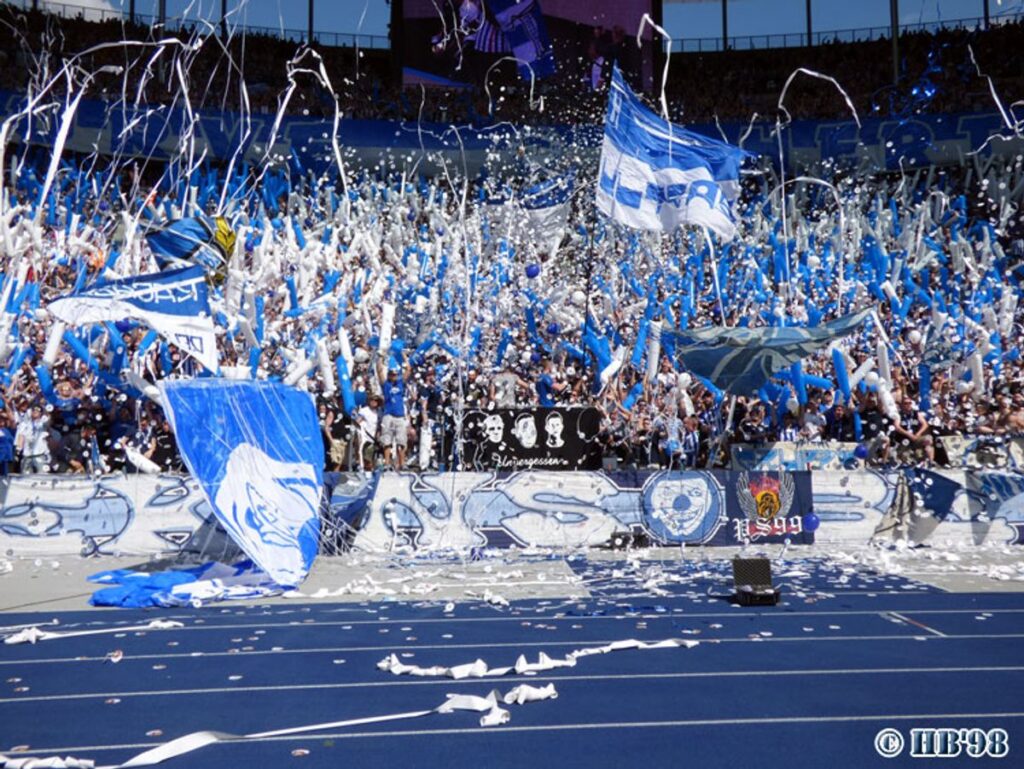 Kelompok Suporter Hertha BSC Layangkan Protes Harga Tiket Mahal di Bochum