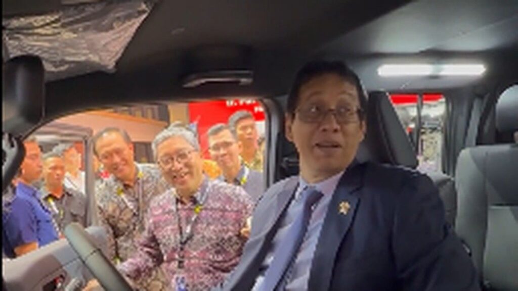 Penjualan Otomotif Turun Buat Menkeu Purbaya Khawatir