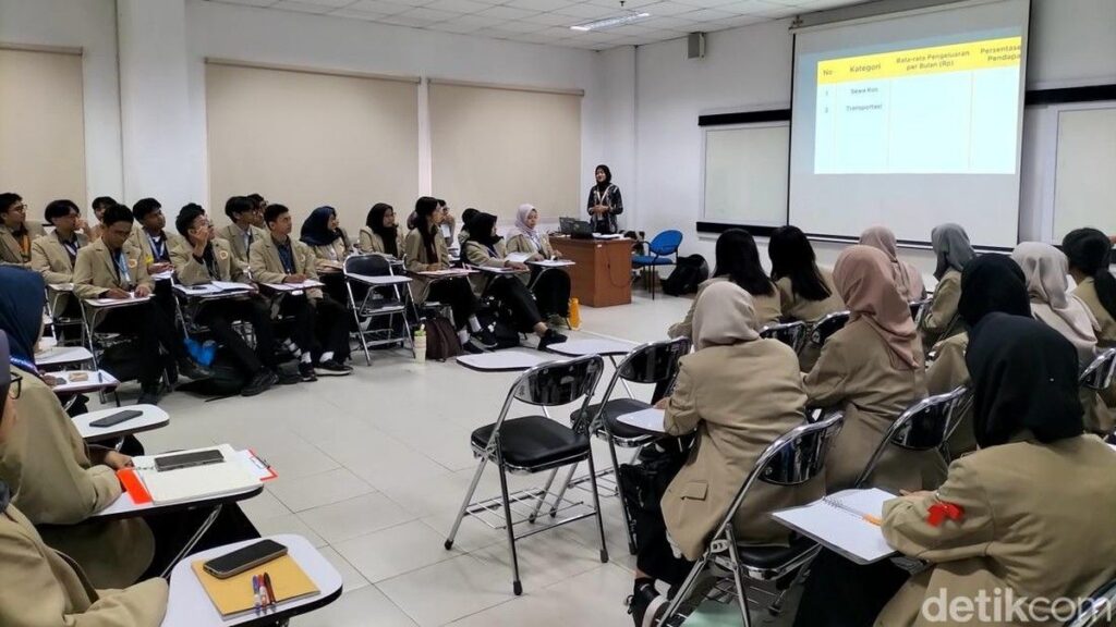 UGM Bekali Mahasiswa Baru Literasi Keuangan dan Adaptasi Lingkungan