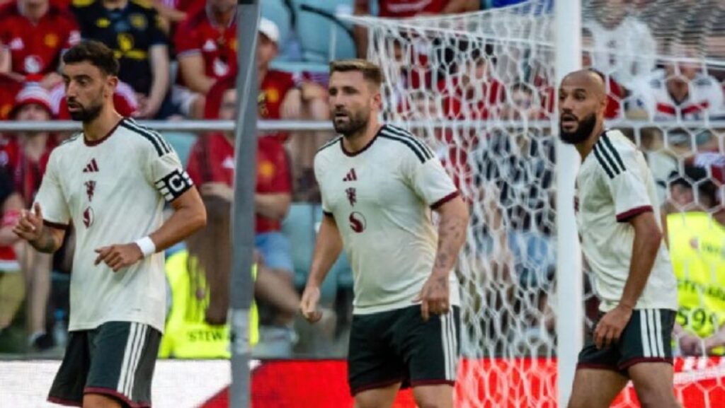 Performa Buruk Luke Shaw Memicu Desakan Pembelian Hậu Vệ Kiri Baru