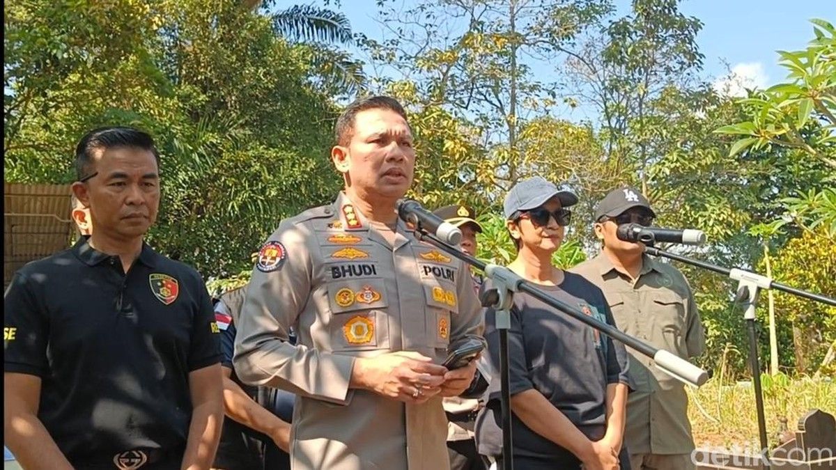 Tim Forensik Ekshumasi Jenazah Sutrimo untuk Ungkap Kematian