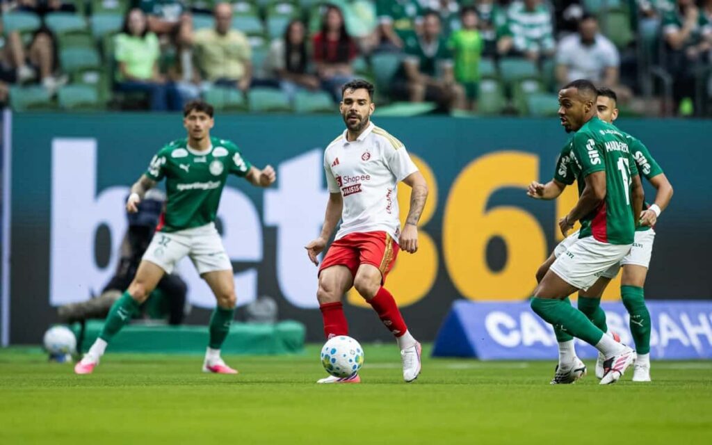 Peluang Emas Palmeiras Digagalkan Lini Belakang Internacional