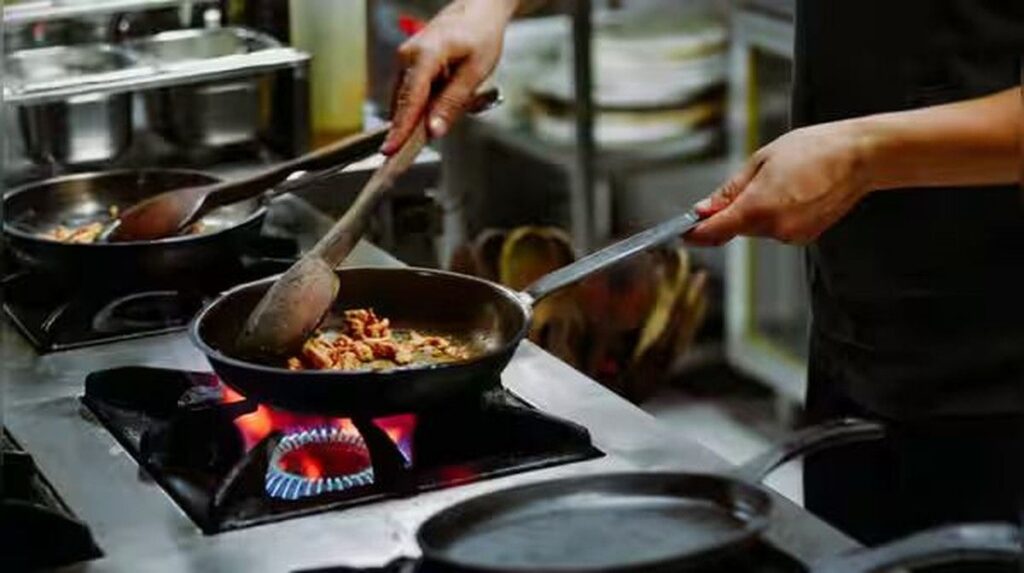 4 Kesalahan Memasak yang Membuat Makanan Terasa Hambar
