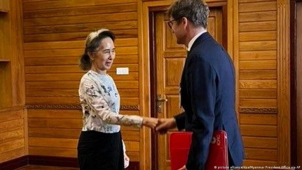 Aung San Suu Kyi Bertemu ICRC di Naypyidaw Myanmar