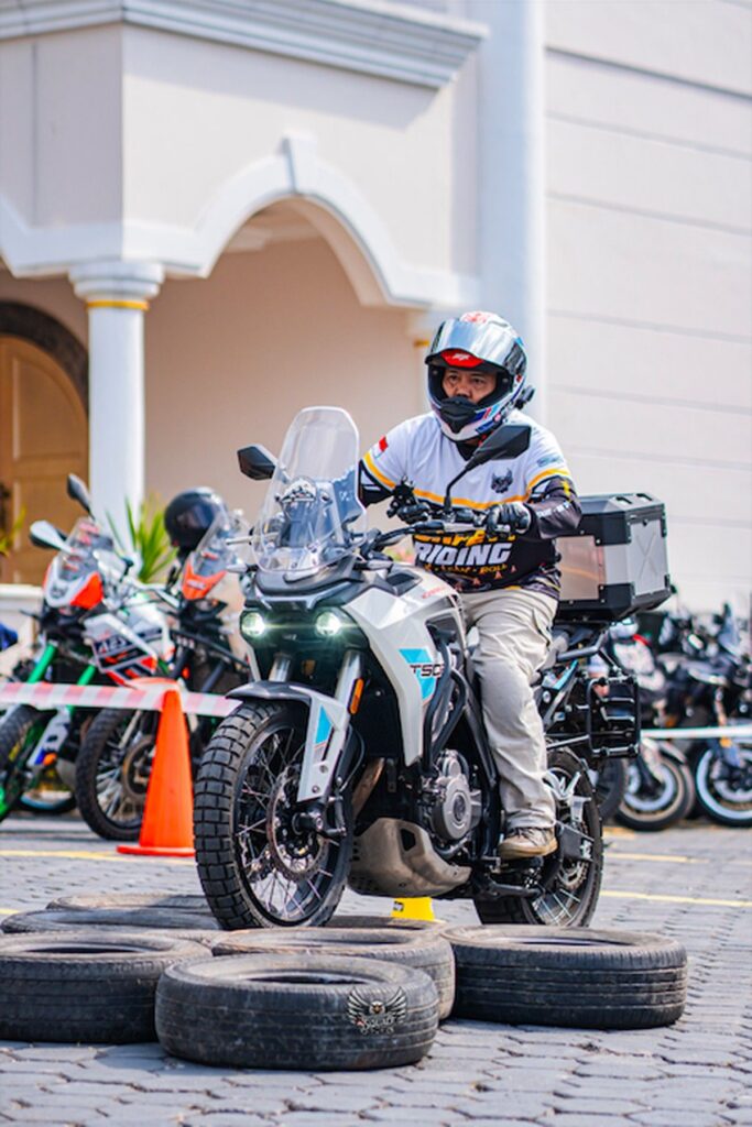 Brotherhood Squad Indonesia Gelar Pelatihan Safety Riding di Puncak
