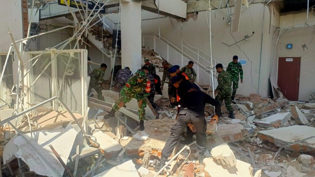 Gempa M 7 7 Guncang NTT BMKG Catat Puluhan Susulan