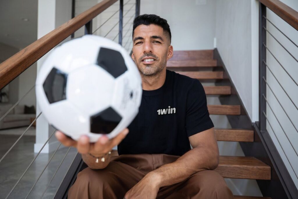 FC Barcelona Incar Julian Alvarez dan Batal Tebus Luis Suarez