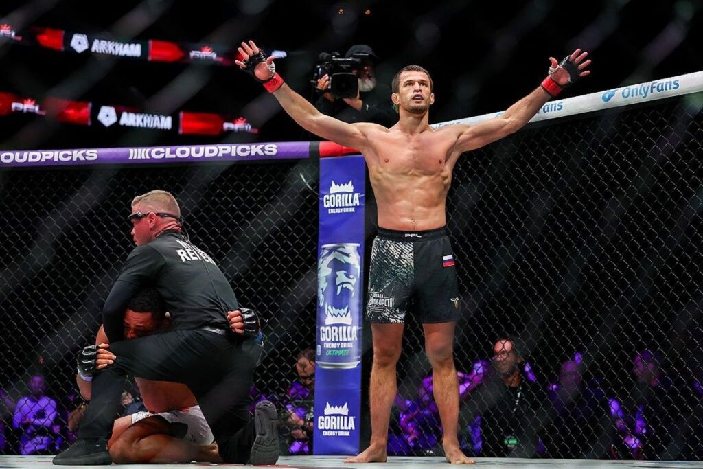 Usman Nurmagomedov Pertahankan Sabuk Juara Kelas Ringan PFL
