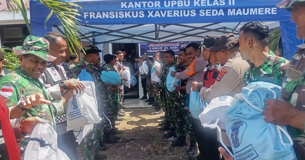 Menteri Kabinet Merah Putih Upacara HUT RI di Lokasi Gempa NTT