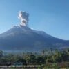 Gunung Lewotobi Laki Laki Erupsi Semburkan Abu Vulkanik 800 Meter