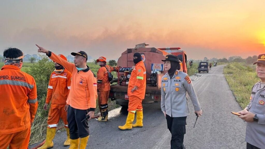 Polres Ogan Ilir Padamkan Kebakaran Lahan di Enam Desa