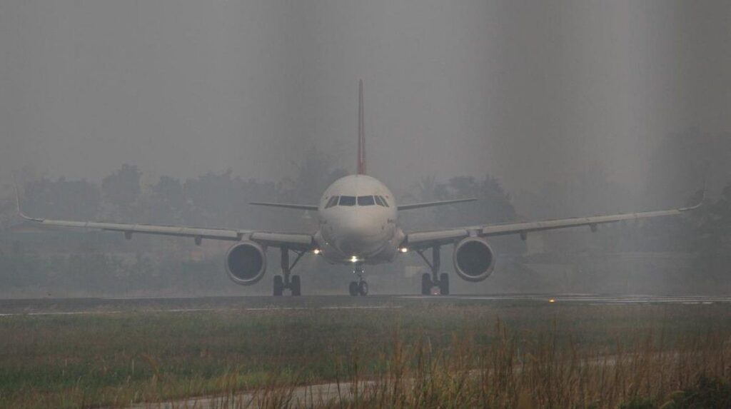 Kabut Asap Karhutla Lumpuhkan Flight di Kalimantan Barat