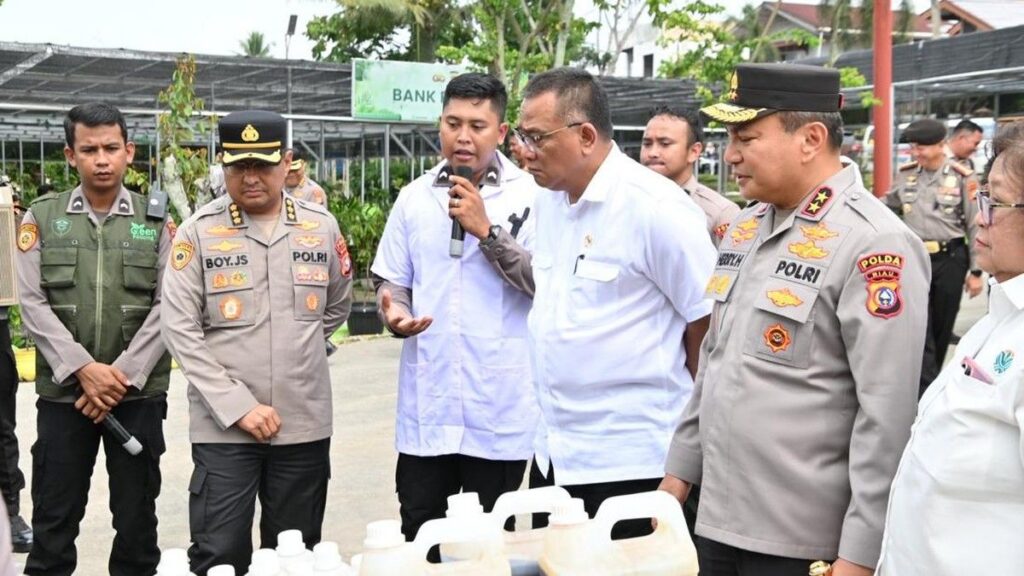 Wakapolri Apresiasi Bripda Putra Aulia Inovasi Pupuk Ramah Lingkungan di Polda Riau