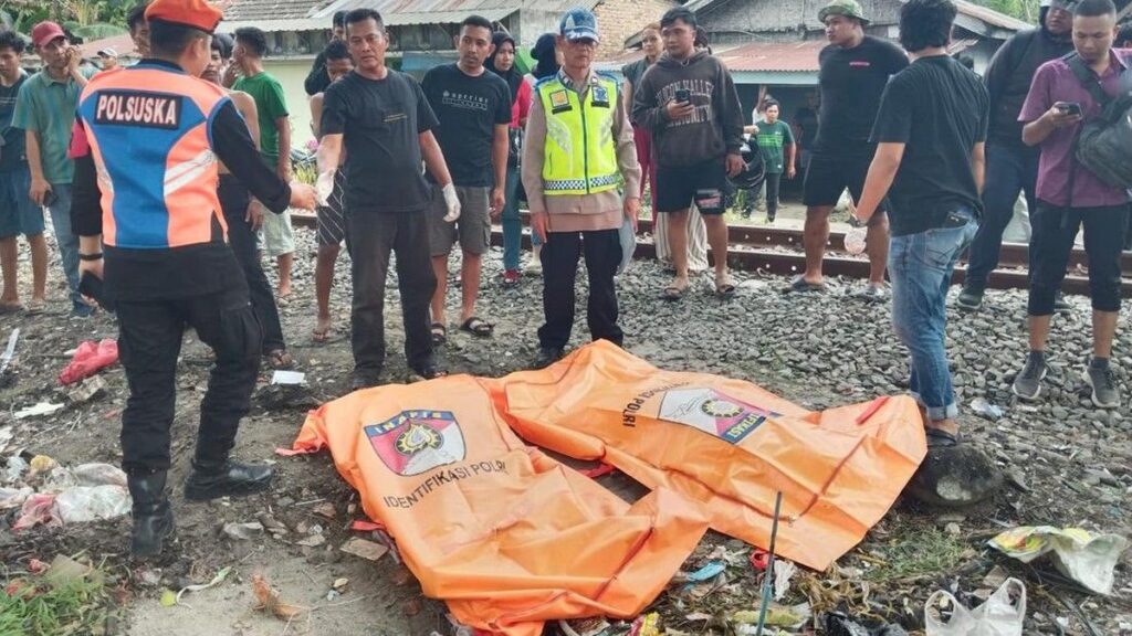 Kereta Api Tabrak Motor di Perbaungan Dua Orang Tewas