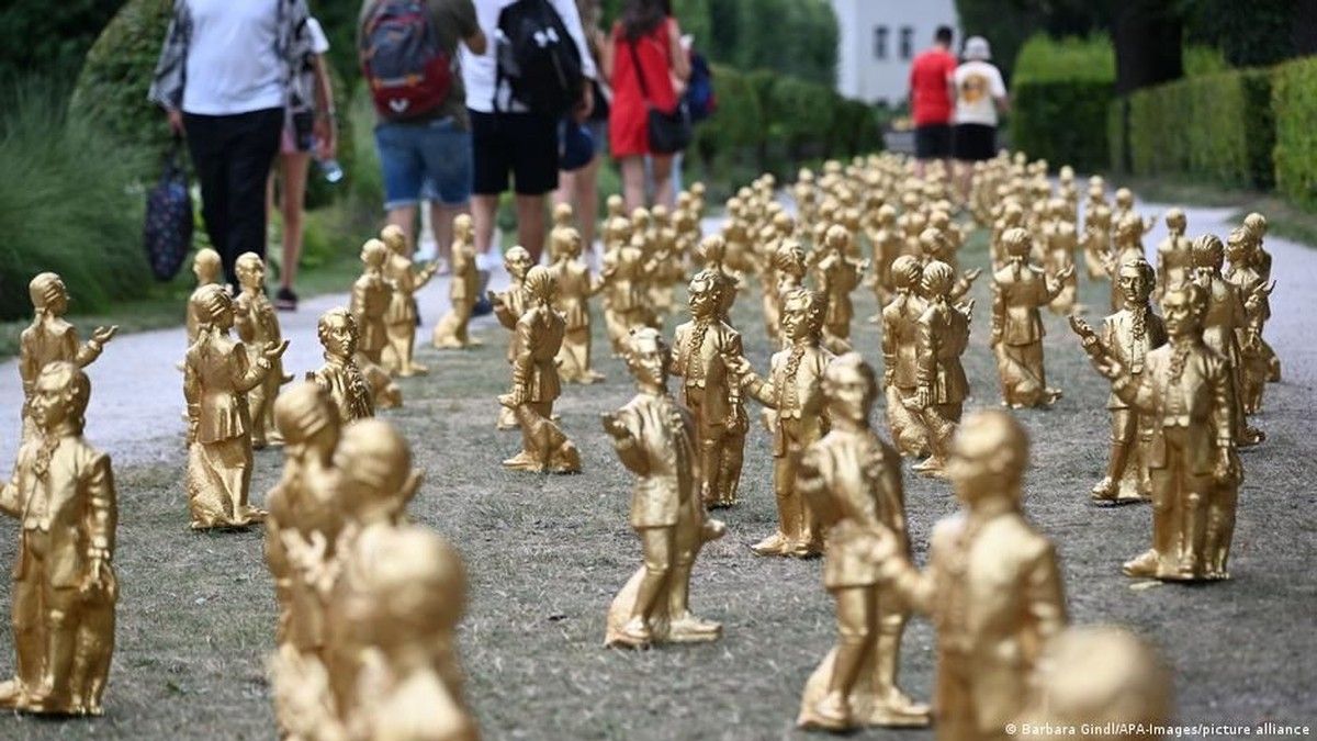 Pencuri Geser 210 Patung Mozart Emas di Salzburg Austria