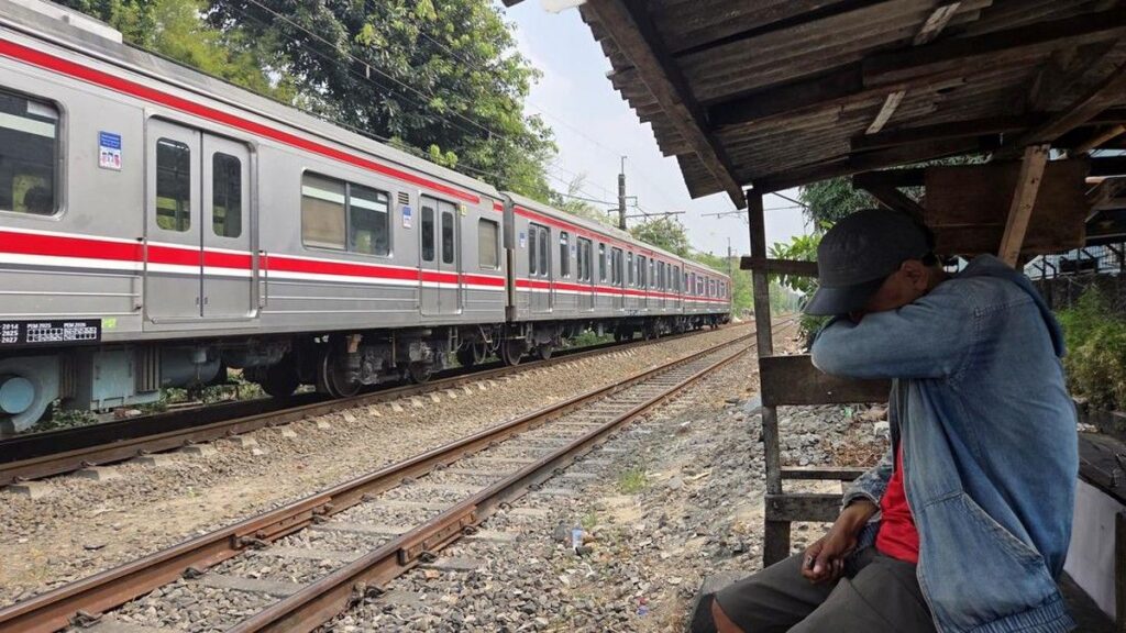 KRL Tabrak Warga hingga Tewas di Perlintasan Tebet