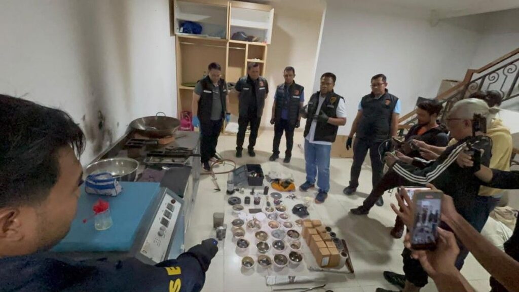 Bareskrim Polri Geledah Pabrik Pengolahan Emas Ilegal di Sunter