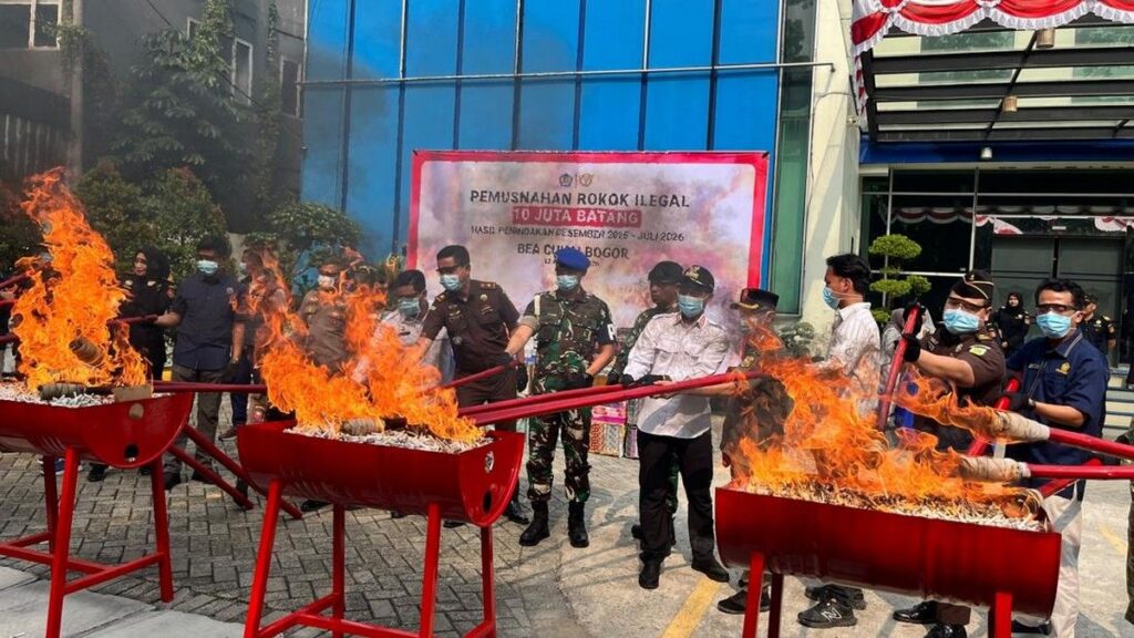Bea Cukai Bogor Musnahkan 10,2 Juta Batang Rokok dan 642 Kg Kain Ilegal