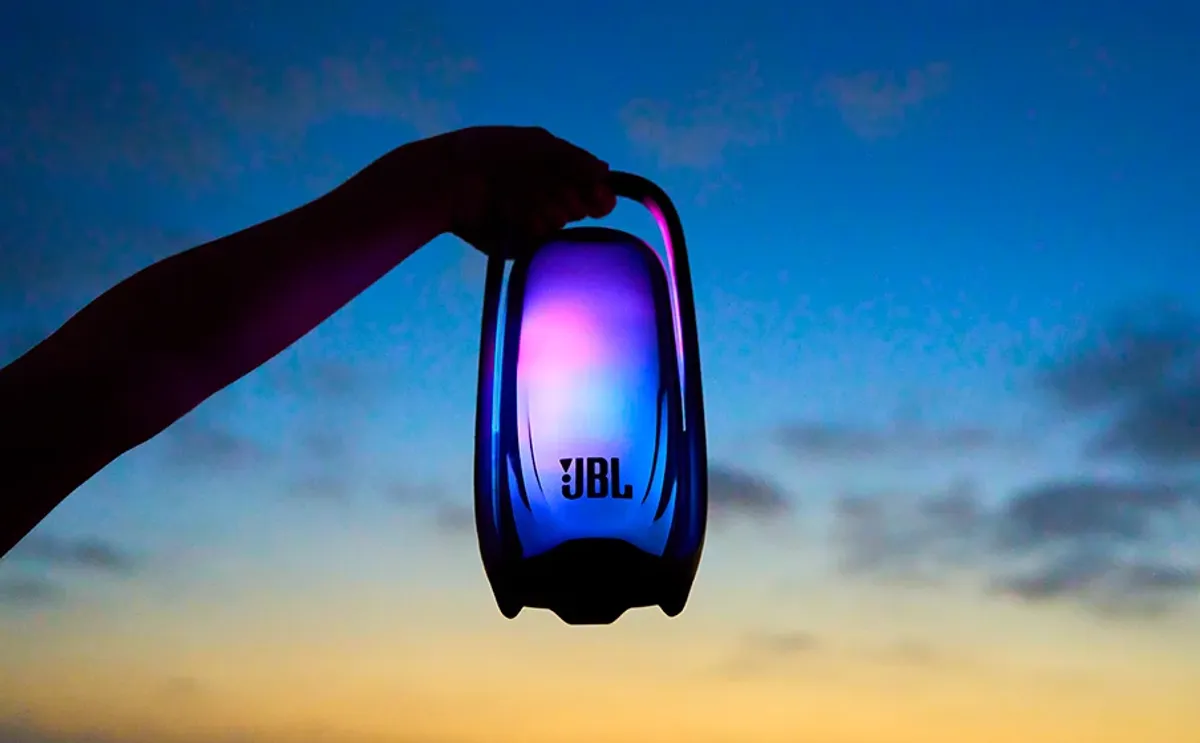 JBL Resmi Rilis Speaker Portabel Pulse 6 Desain Lentera